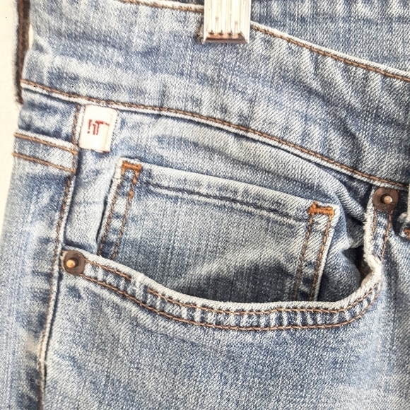 !IT Straight Leg/ Mid/High Rise Light Wash Jeans Size 32 Euc - Picture 2 of 11